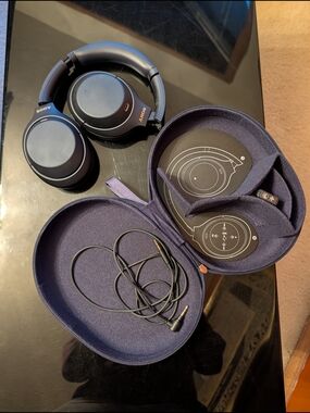 Sony WH-1000XM4 Wireless Noise-Canceling Headphones - Black- used Once!